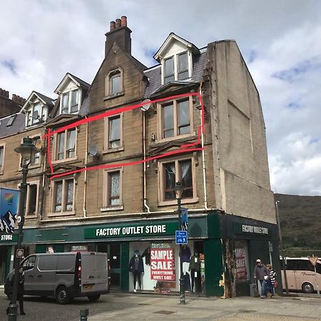 Prime Location Rooms In High Street 威廉堡 外观 照片