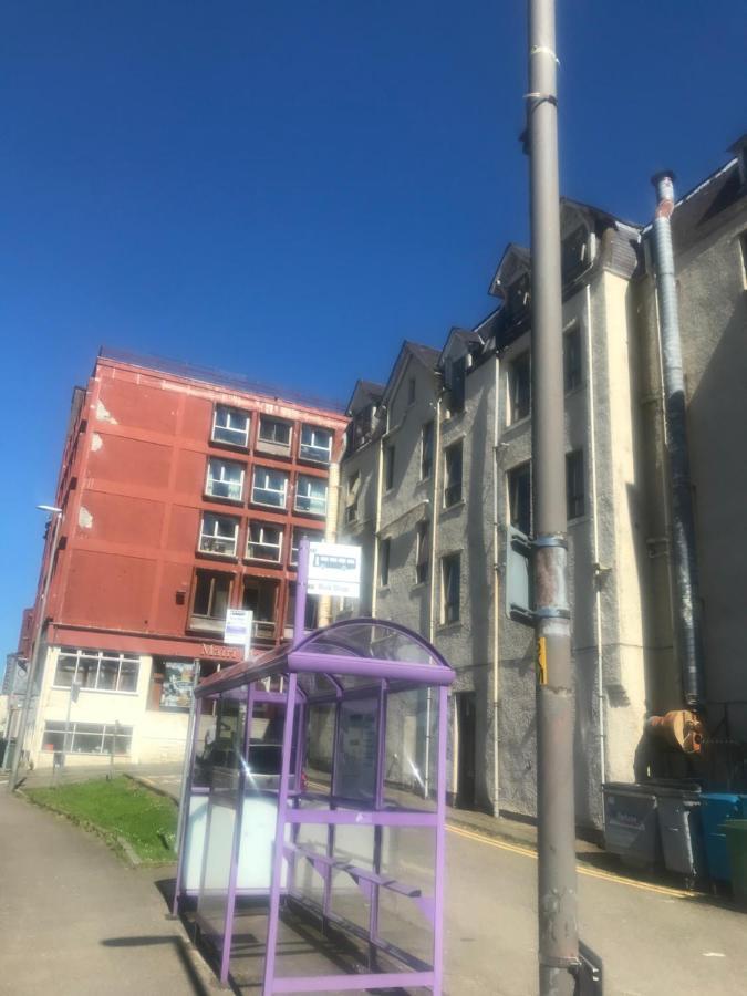 Prime Location Rooms In High Street 威廉堡 外观 照片