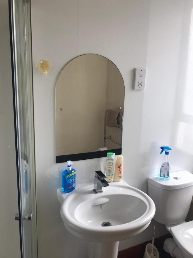 Prime Location Rooms In High Street 威廉堡 外观 照片