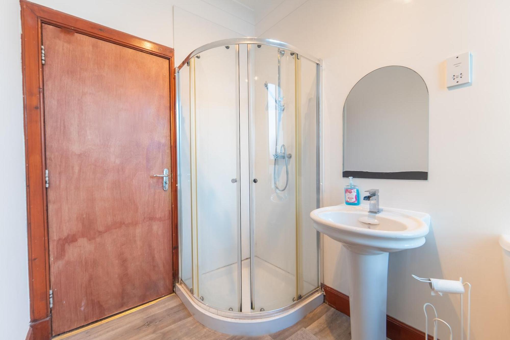 Prime Location Rooms In High Street 威廉堡 外观 照片