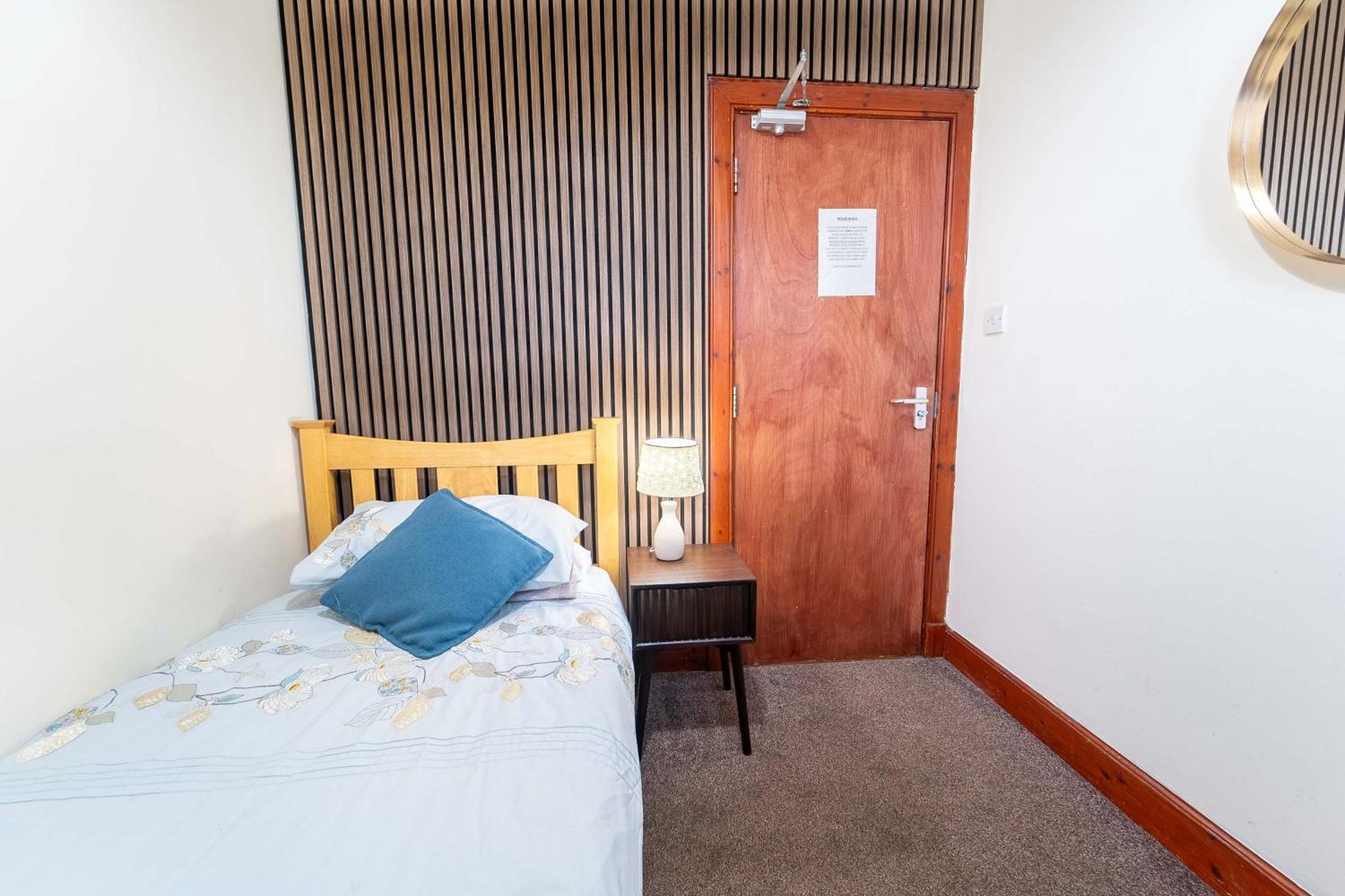Prime Location Rooms In High Street 威廉堡 外观 照片